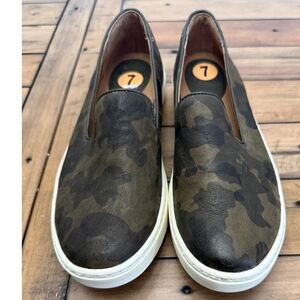 Sofft Somers Sneaker Womens 7 Green Camo Leather Upper Slip On Comfort Shoes